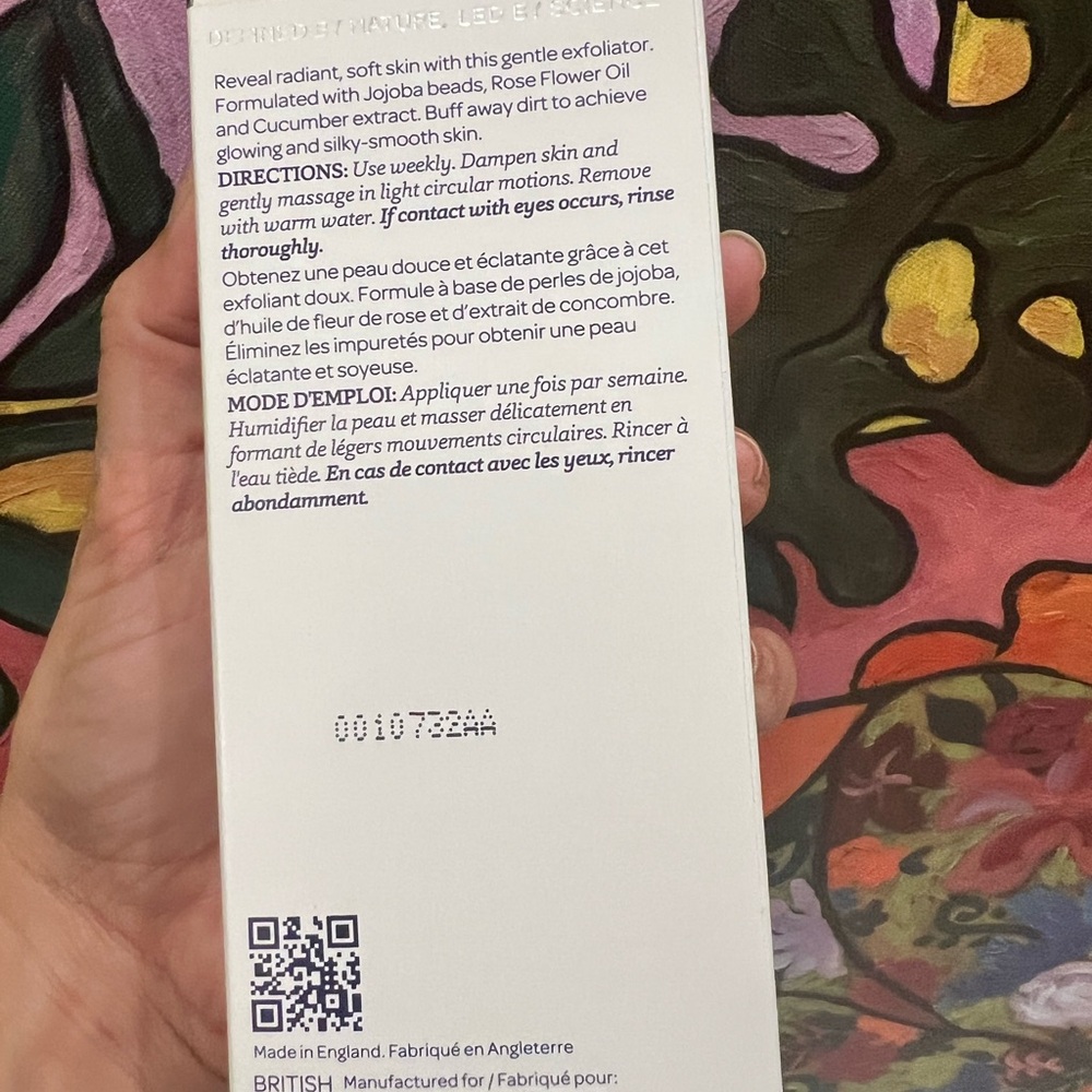 ELEMIS Gentle Rose Exfoliator - White & Navy Packaging - Picture 2 of 2